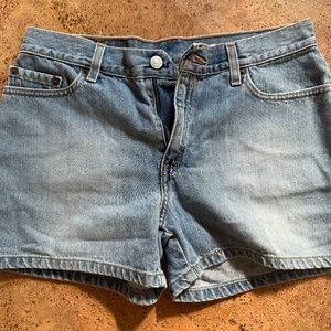 Vintage Y2K Womens Size 10 Petite Levis Shorts 3" Insean Mid-Rise Medium Wash